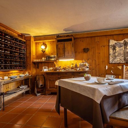 Hotel Petit Dahu - Chambres Et Restaurant Cogne Εξωτερικό φωτογραφία