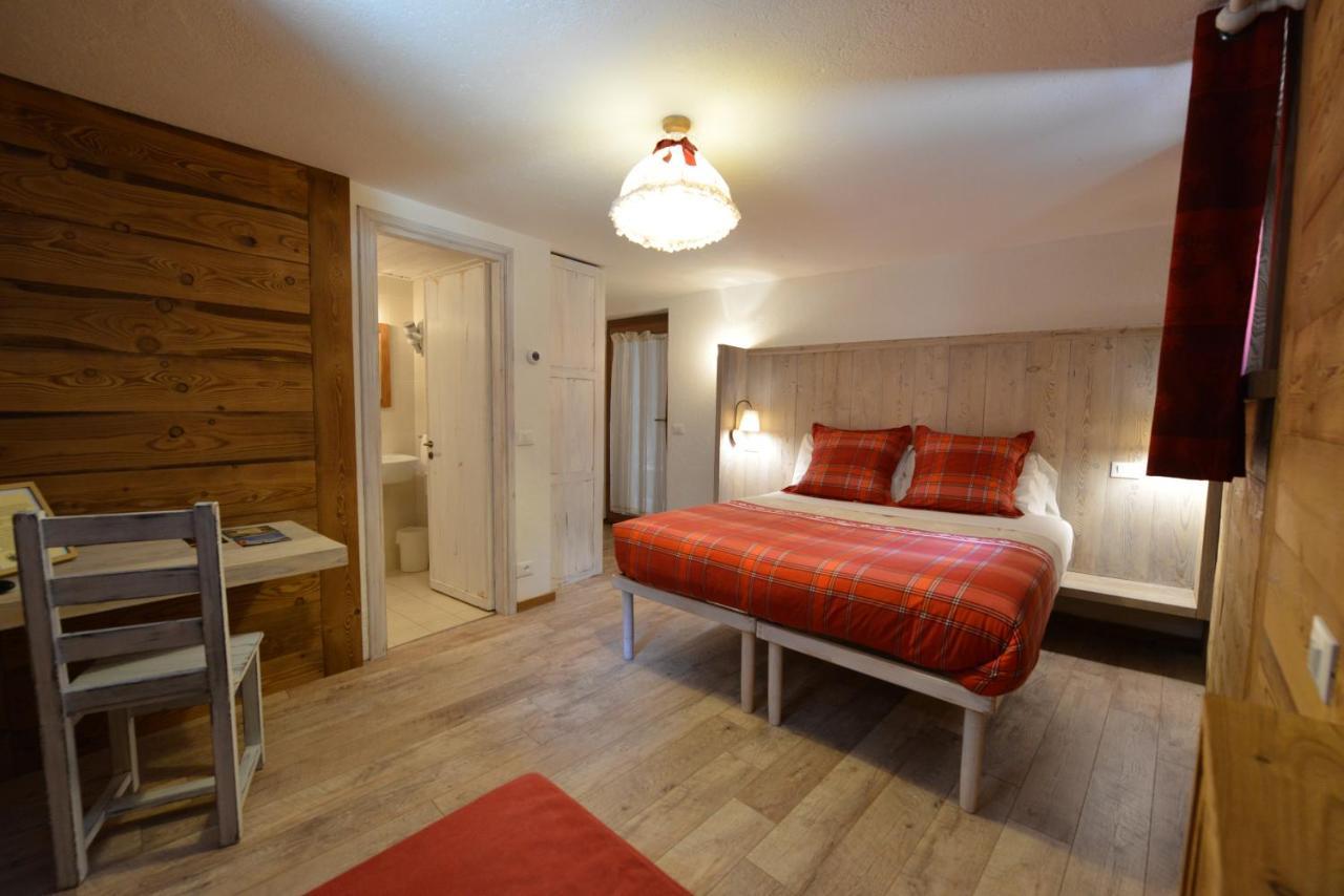 Hotel Petit Dahu - Chambres Et Restaurant Cogne Εξωτερικό φωτογραφία