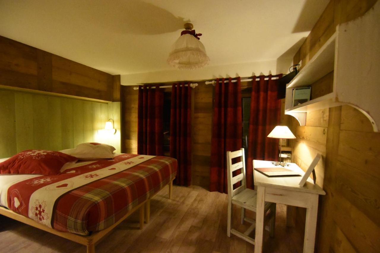Hotel Petit Dahu - Chambres Et Restaurant Cogne Εξωτερικό φωτογραφία
