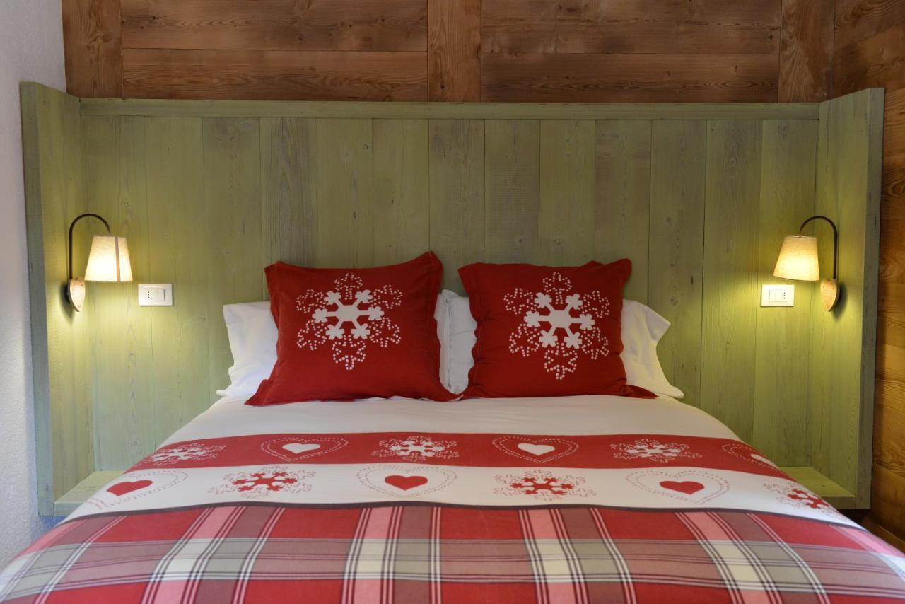 Hotel Petit Dahu - Chambres Et Restaurant Cogne Εξωτερικό φωτογραφία