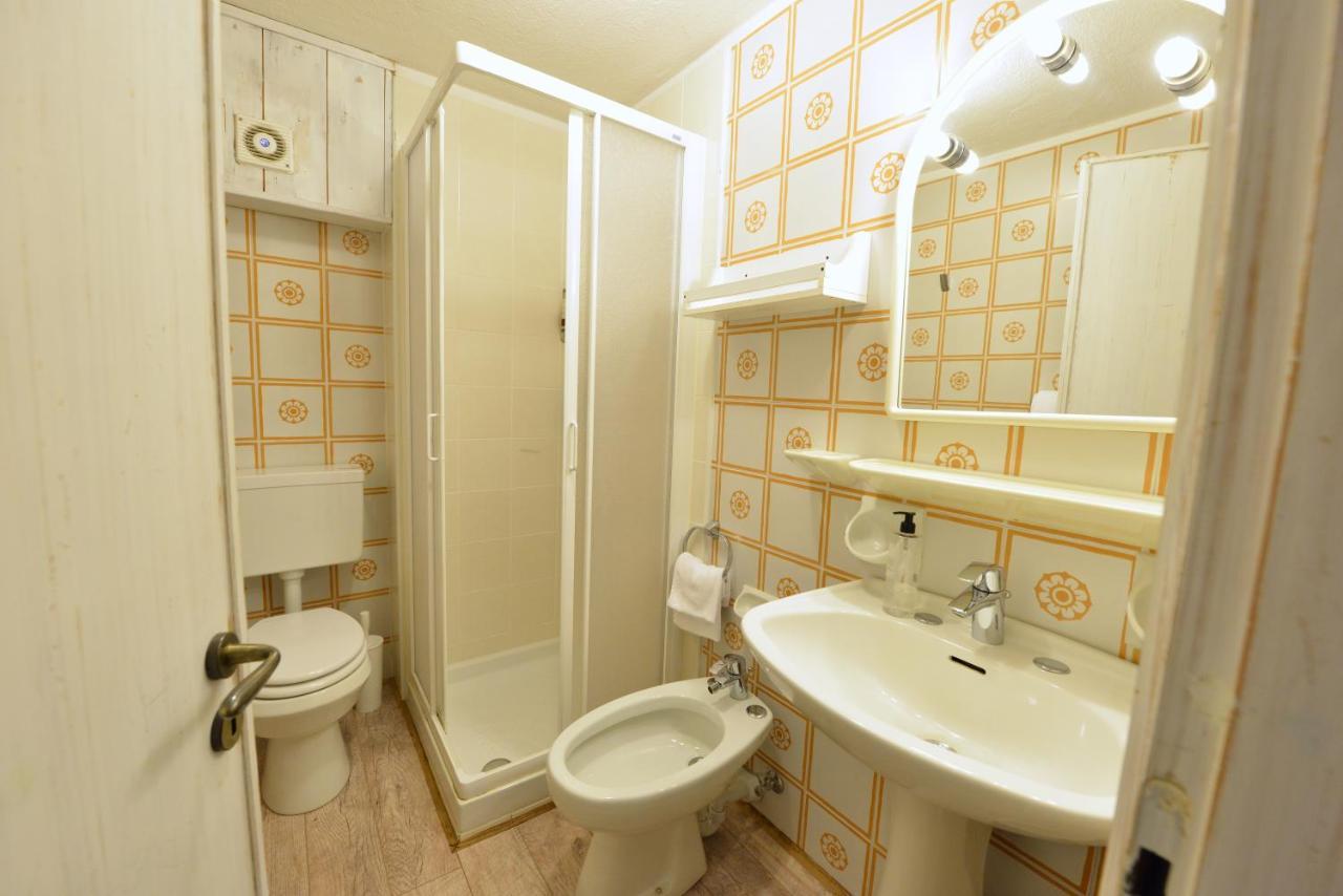 Hotel Petit Dahu - Chambres Et Restaurant Cogne Εξωτερικό φωτογραφία