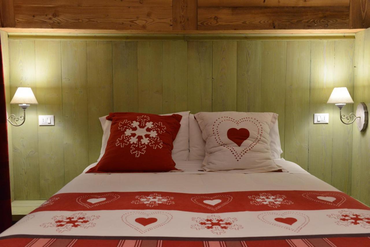Hotel Petit Dahu - Chambres Et Restaurant Cogne Εξωτερικό φωτογραφία