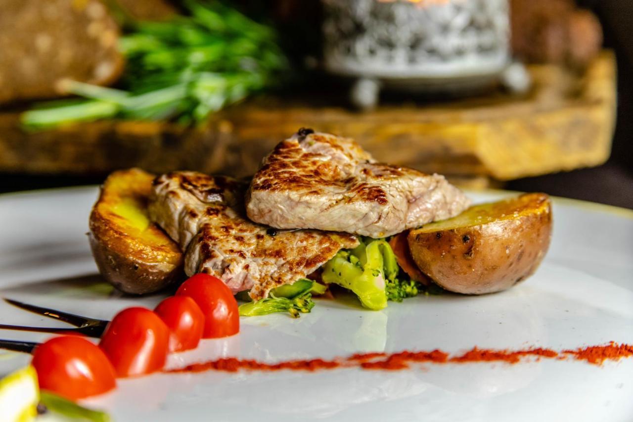 Hotel Petit Dahu - Chambres Et Restaurant Cogne Εξωτερικό φωτογραφία