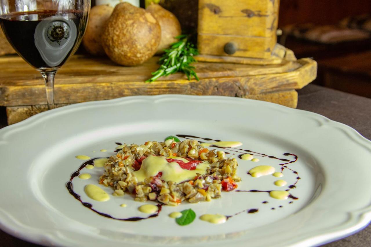 Hotel Petit Dahu - Chambres Et Restaurant Cogne Εξωτερικό φωτογραφία