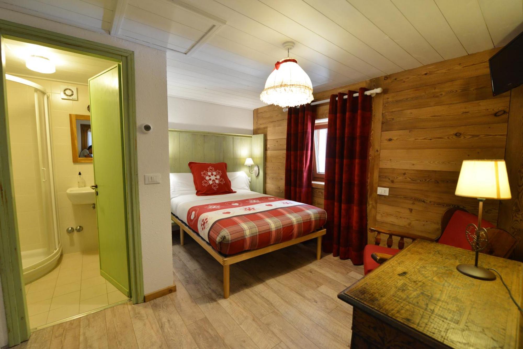 Hotel Petit Dahu - Chambres Et Restaurant Cogne Εξωτερικό φωτογραφία