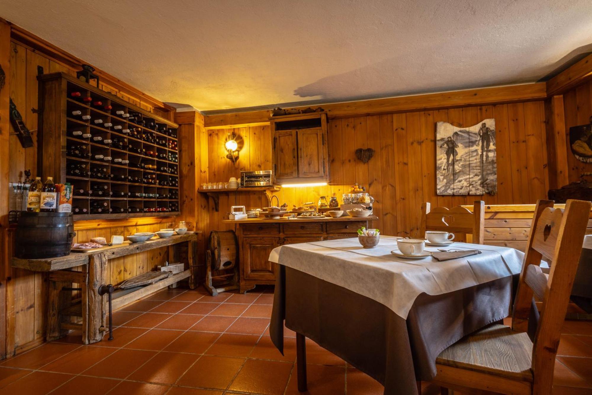 Hotel Petit Dahu - Chambres Et Restaurant Cogne Εξωτερικό φωτογραφία
