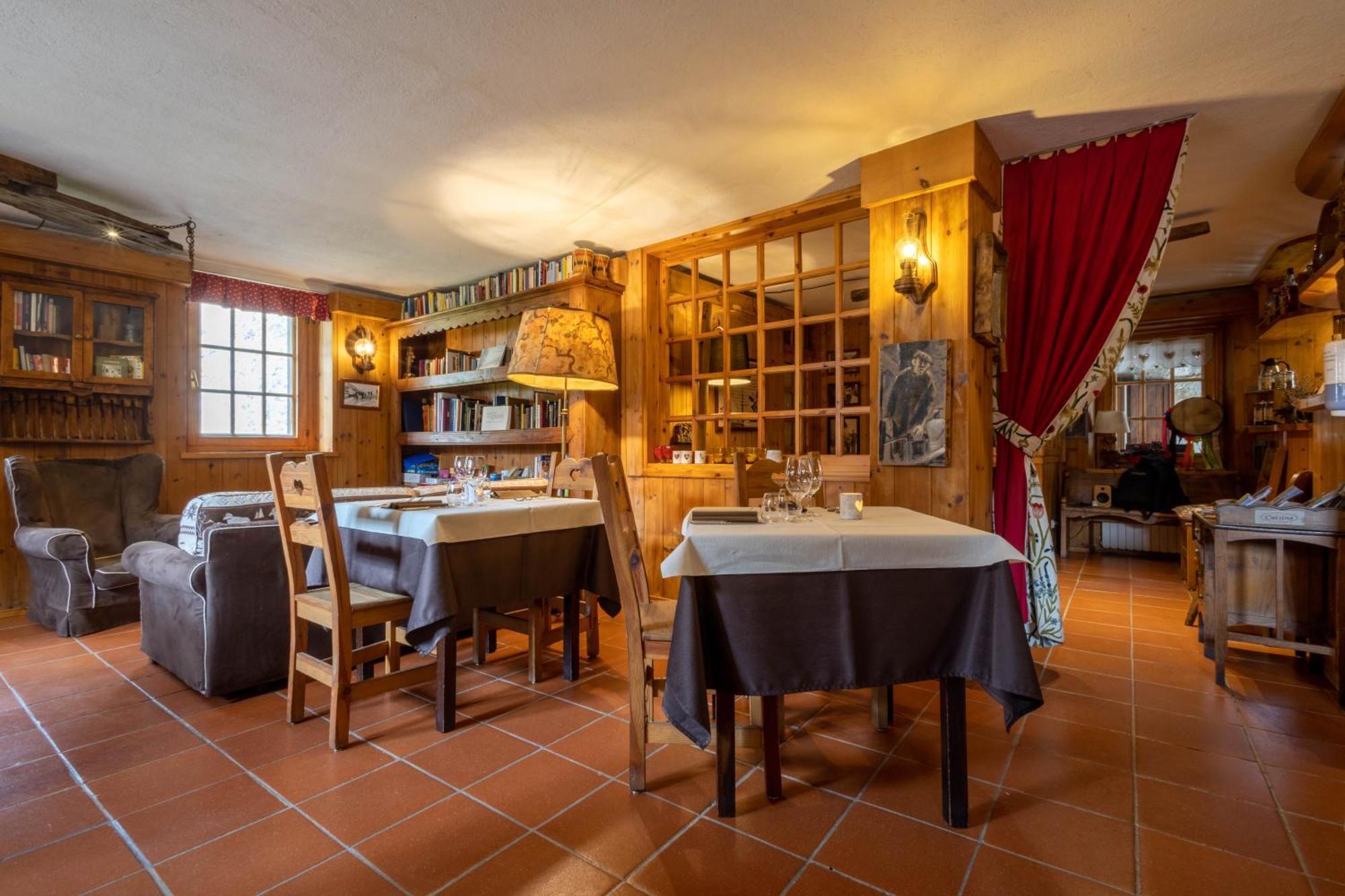 Hotel Petit Dahu - Chambres Et Restaurant Cogne Εξωτερικό φωτογραφία