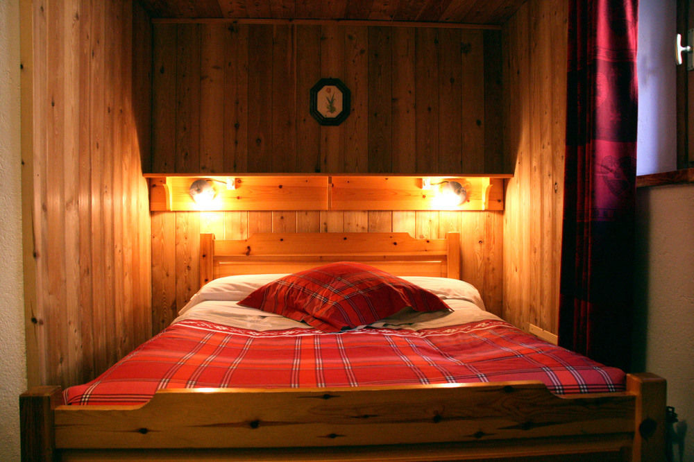 Hotel Petit Dahu - Chambres Et Restaurant Cogne Εξωτερικό φωτογραφία