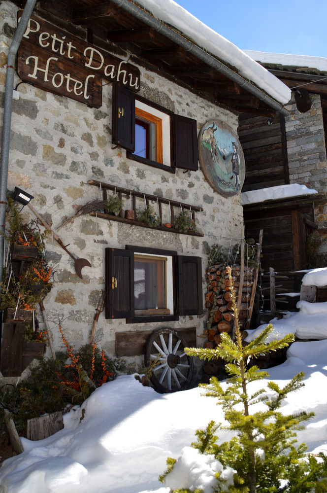 Hotel Petit Dahu - Chambres Et Restaurant Cogne Εξωτερικό φωτογραφία