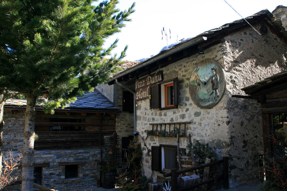 Hotel Petit Dahu - Chambres Et Restaurant Cogne Εξωτερικό φωτογραφία