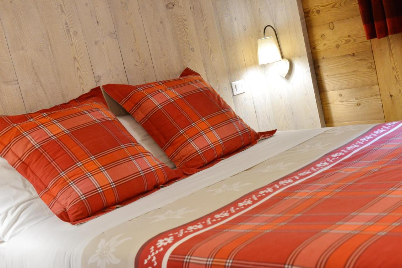 Hotel Petit Dahu - Chambres Et Restaurant Cogne Εξωτερικό φωτογραφία